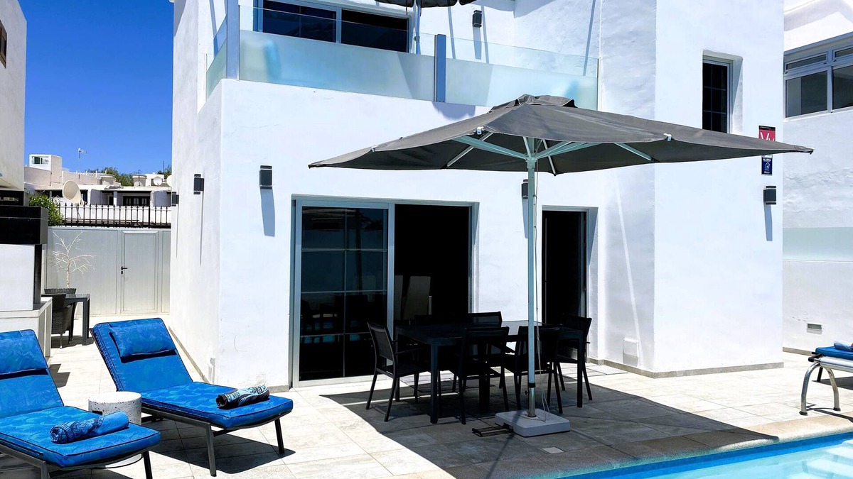 Puerto del Carmen Villa | Modern detached villa with private heated pool in the heart of Puerto Del Carmen
