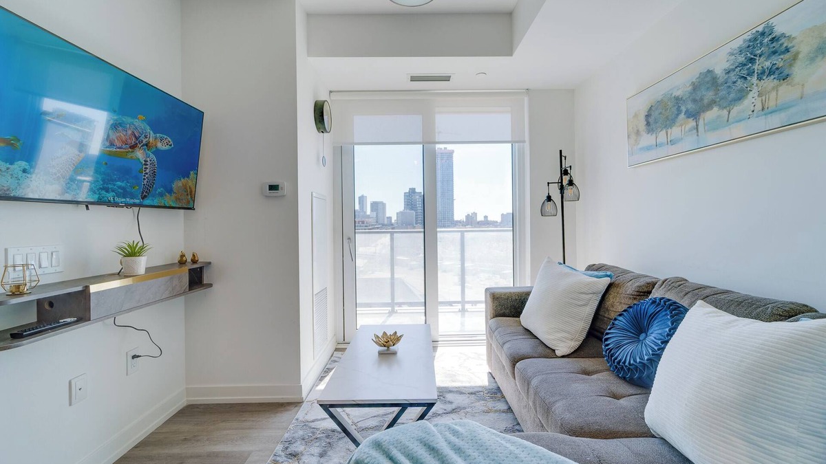 Kitchener Condo | Modern Downtown Condo w/Gym
