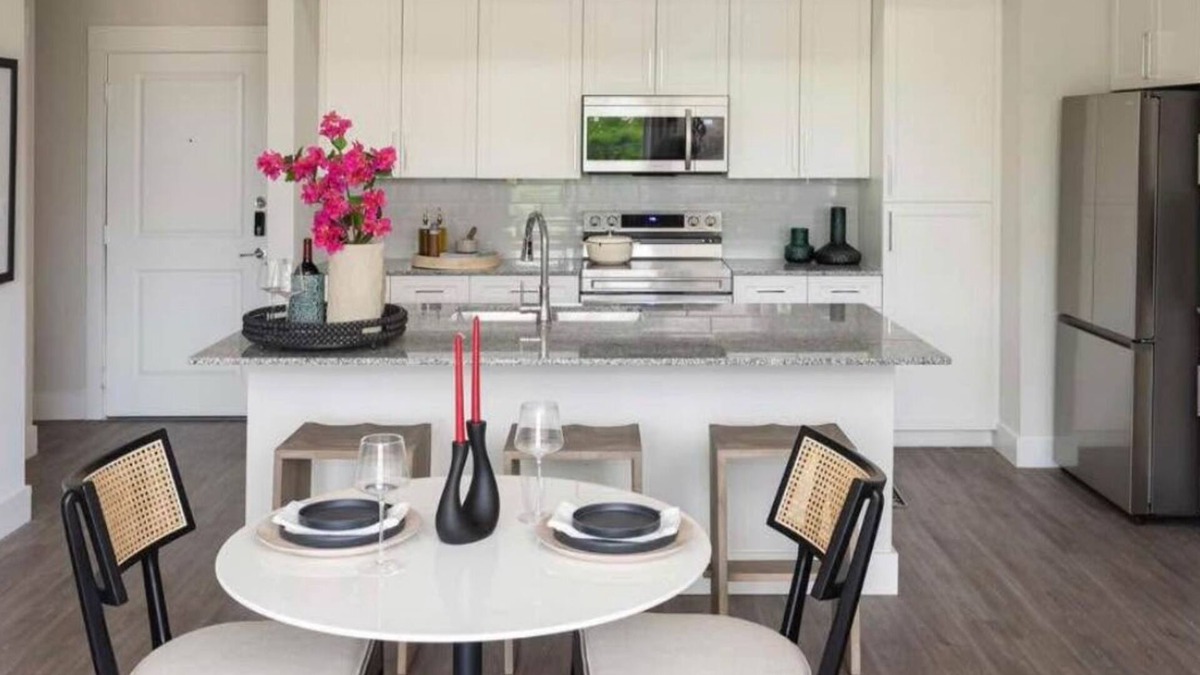 East Downtown Houston Apartment | Modern Downtown Houston Stay. Walk to Nightlife