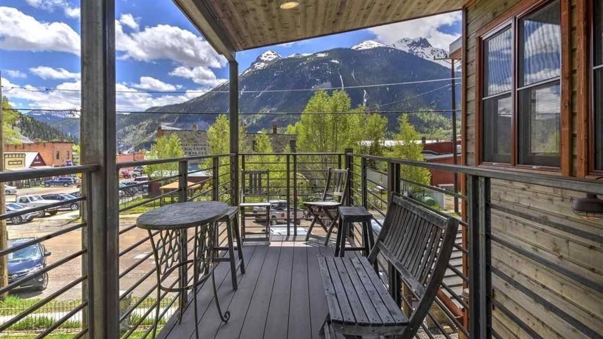 Silverton House | Modern Downtown Loft in Heart of Silverton
