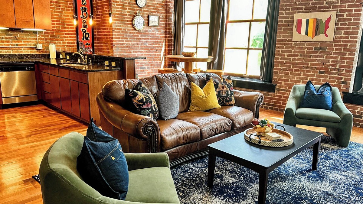 Downtown West Apartment | Modern Downtown Loft - Walk to the City Museum!