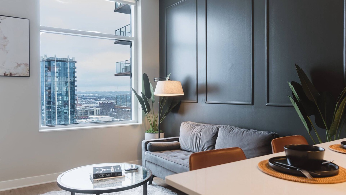 The Gulch Apartment | Modern Downtown Nashville Studio – Free Parking, In-unit WD, WiFi with Views!