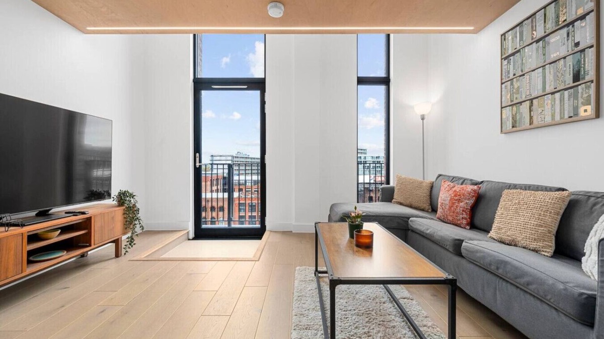 Manchester Apartment | Modern Duplex: Central Manchester