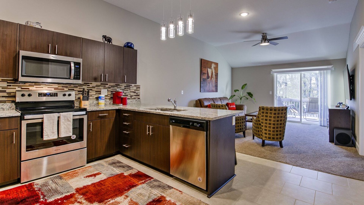 Waldron House | Modern Duplex w/King Bed Close to KCI/Zona Rosa ✈ϟFiber