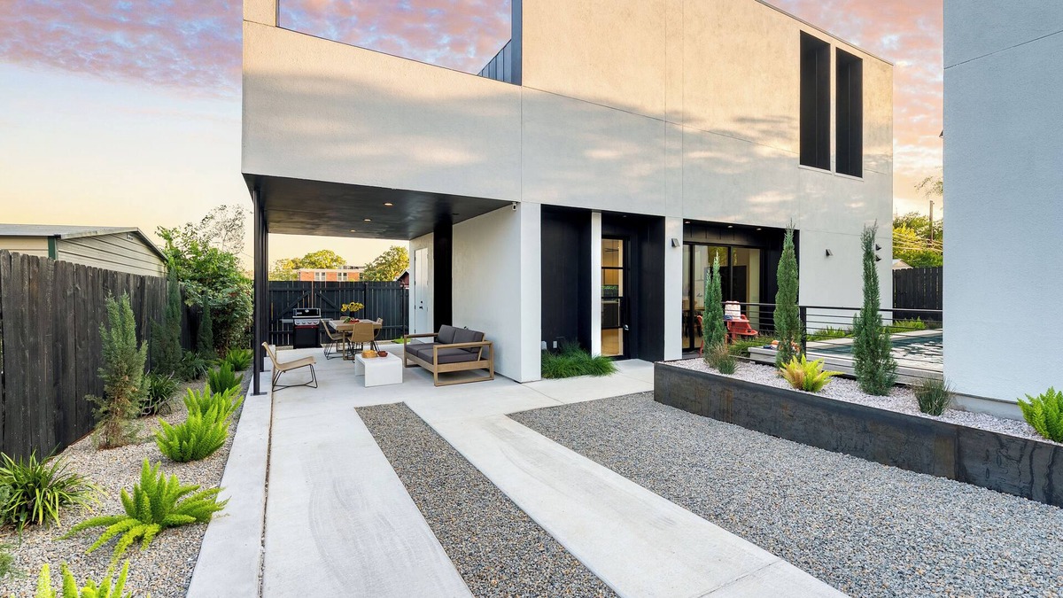 Central East Austin House | Modern East Austin Home w/Pool, Near Downtown & Lady Bird Lake | Casa 1803