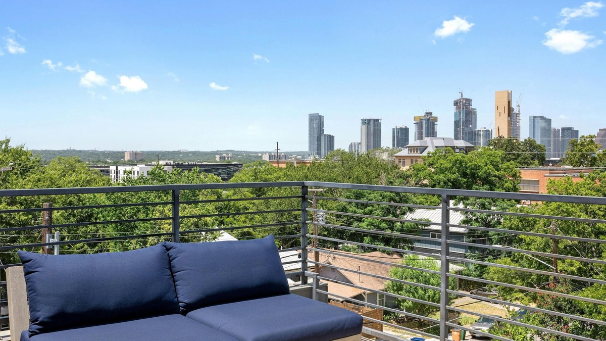 Blackshear-Prospect Hill House | Modern Eastside Home + Rooftop Deck - Valerie!
