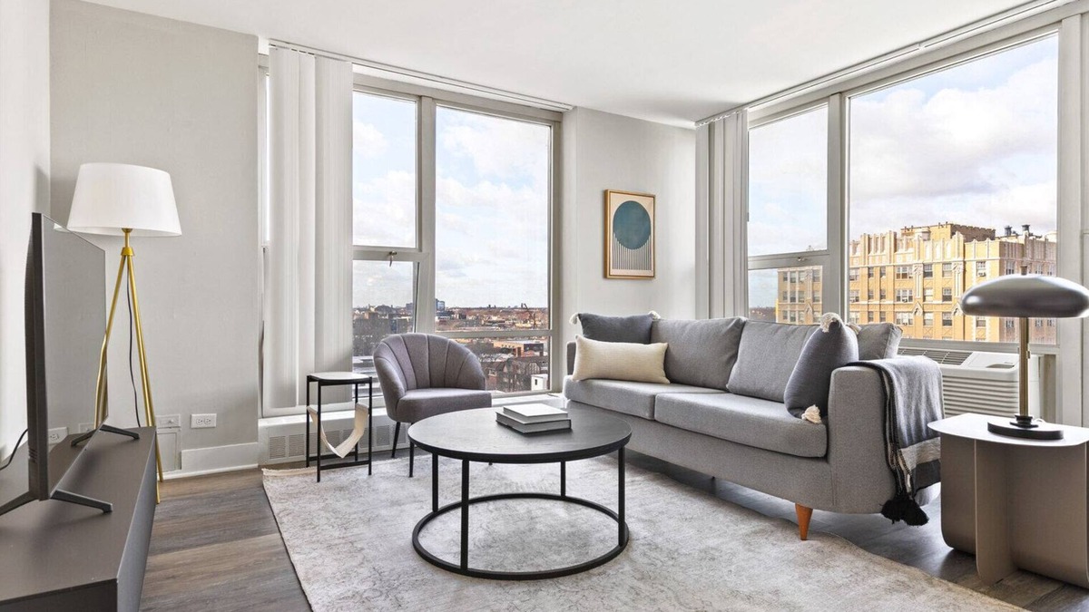 Edgewater Beach Apartment | Modern Edgewater 1BR w/Gym, Deck & Lounge, 5 blocks to L, by Blueground