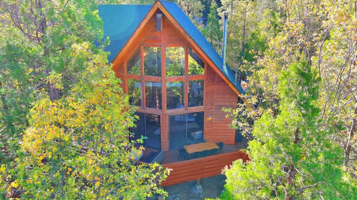 Idyllwild House | Modern elegant cabin with cozy charm, Hot tub on 1 Acre of land
