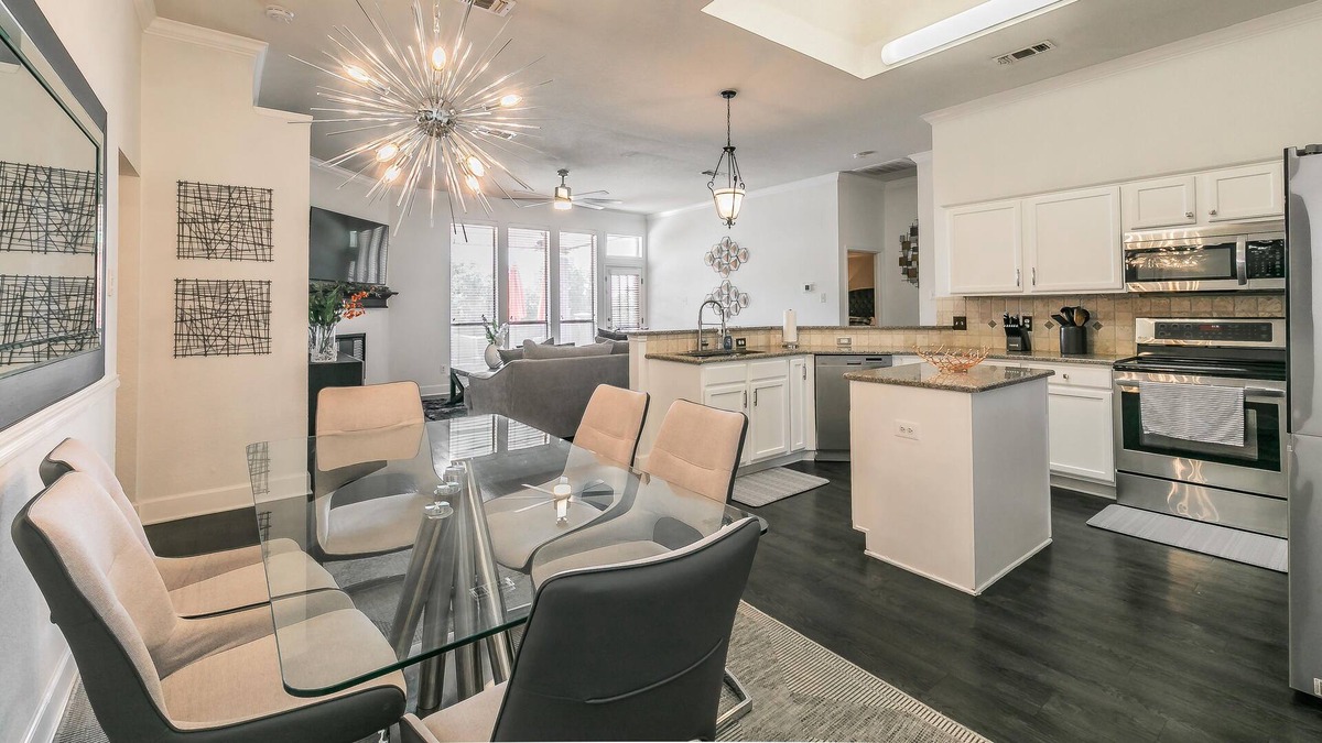 South Arlington House | Modern Elegance Escape in Mansfield: 3bed/2bath