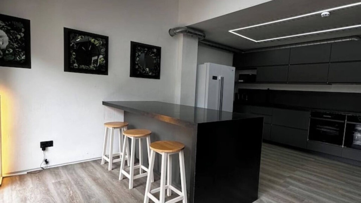 Staple Hill Apartment | Modern en-suit room in Bristol 5