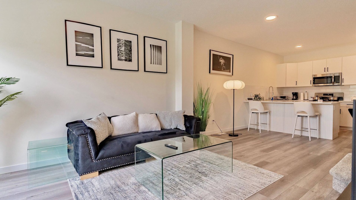 North Central Edmonton House | Modern entire stylish 3 bedroom home in downtown Edmonton.