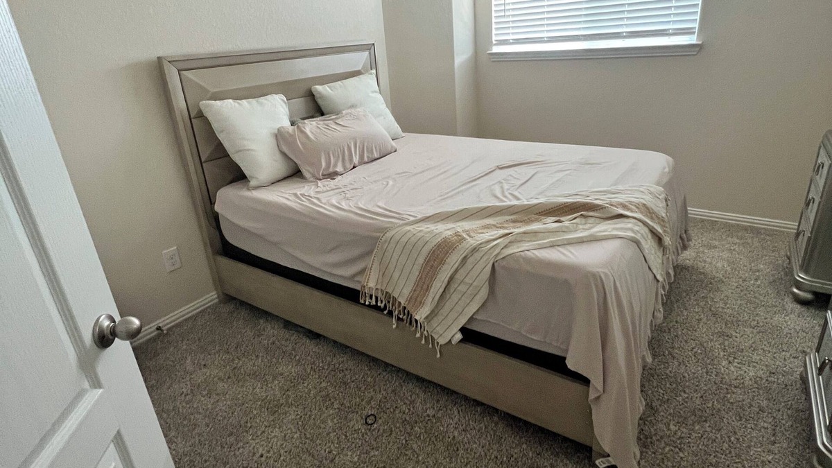 Katy House | Modern Escape, with a pet and family friendly home that feels like a home.
