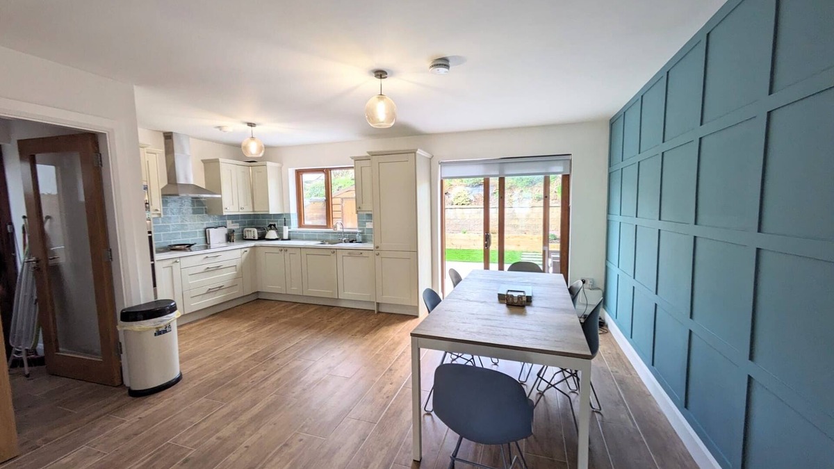 Glounthaune House | Modern Family Friendly Home - Easy access to Cork City.