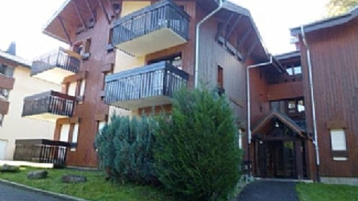 Araches-la-Frasse Apartment | Modern Family Apartment - FREE WIFI/PARKING