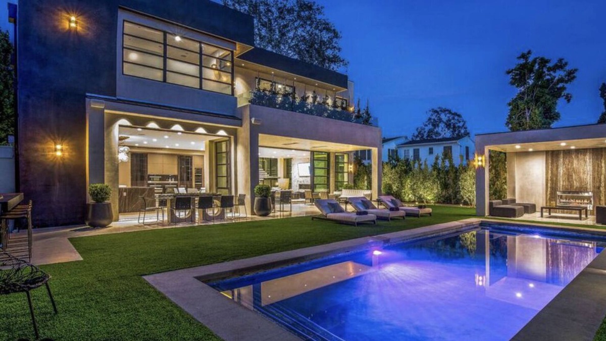 The Flats House | Modern Family Home on the Flats of Beverly Hills.
