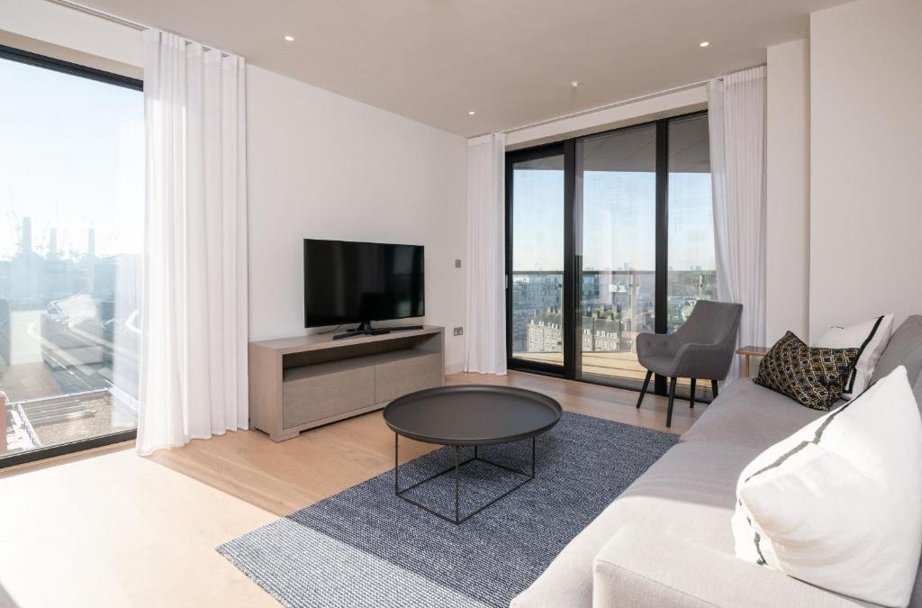 Warwick Apartment | Modern Family Home close to Victoria Station by UndertheDoormat