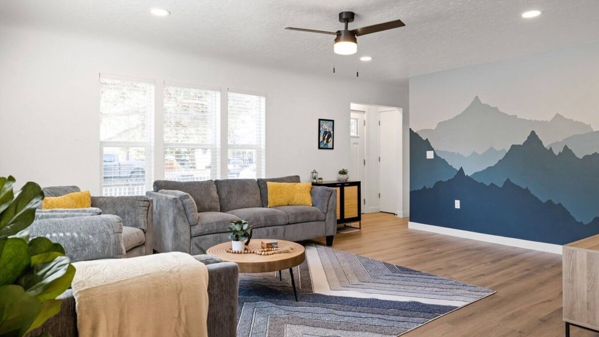 Veterans Park House | Modern family home with loft near foothills