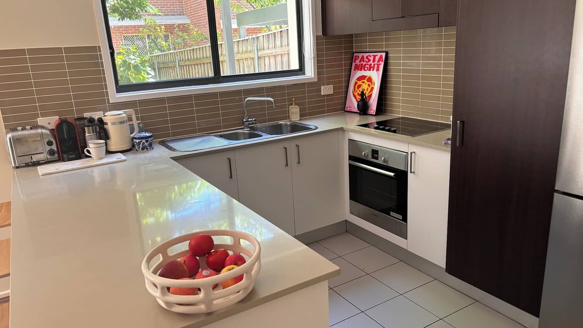 Lyneham House | Modern family townhouse in central Canberra location.