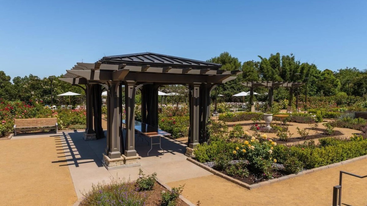 Torrance House | Modern Family Unit! Pool, On-site Restaurant, Near Attractions