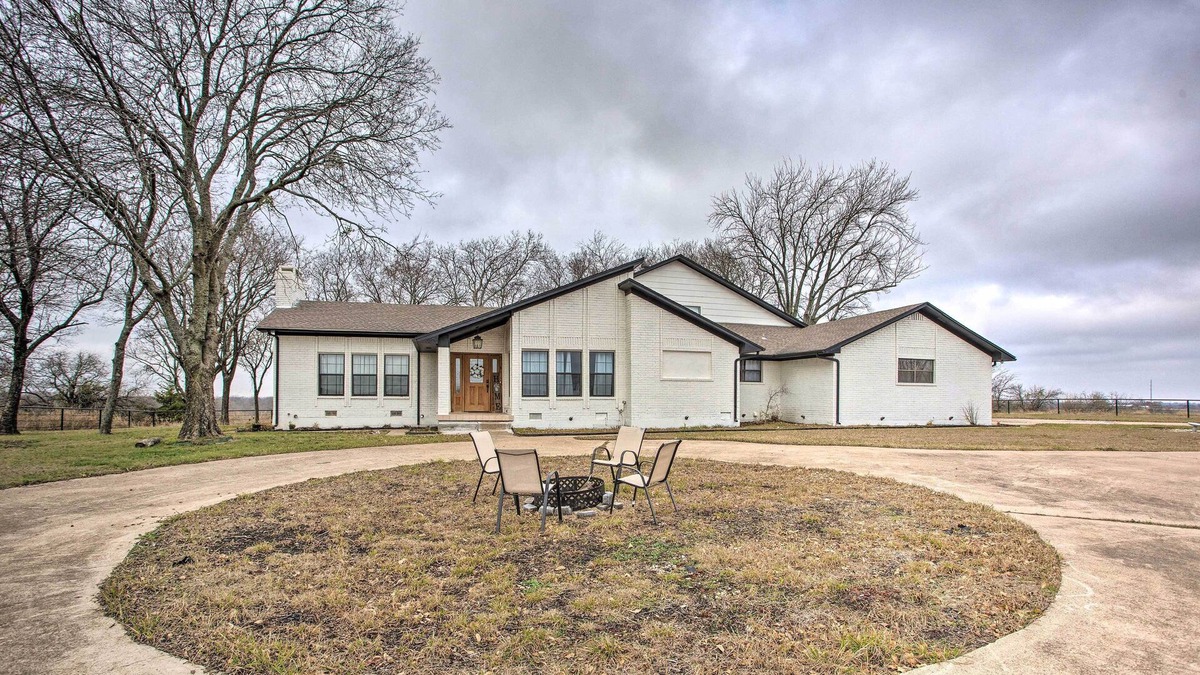 Farmersville House | Modern Farmersville Home w/ Patio