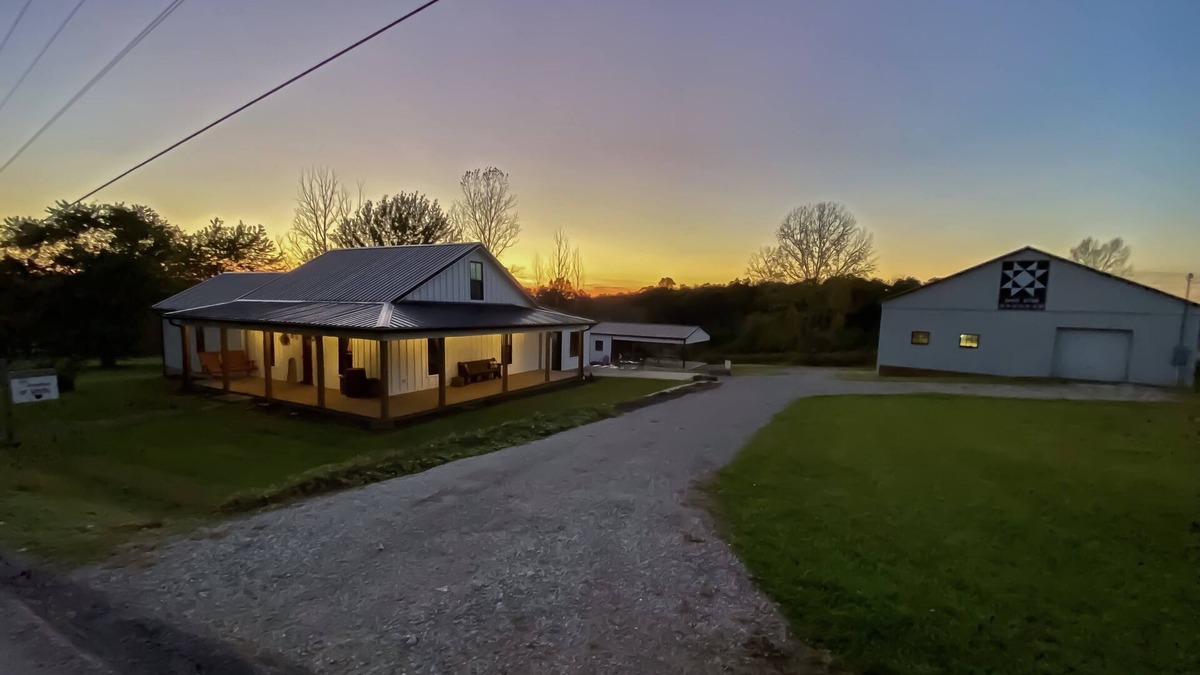 West Union Other | Modern Farmhouse, 3 bedrooms, 2 full baths, sleeps 8