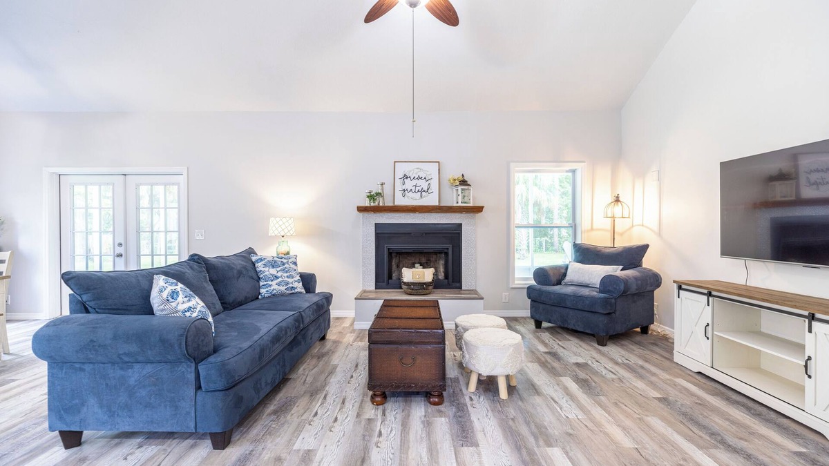 Jupiter Farms House | Modern Farmhouse 4BR w/Fenced Huge Yard/Family and Dog Friendly/15 min to Beach