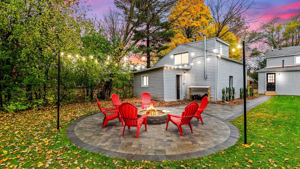 Plymouth House | Modern Farmhouse Bungalow with Firepit! King Bed + Walk to Downtown