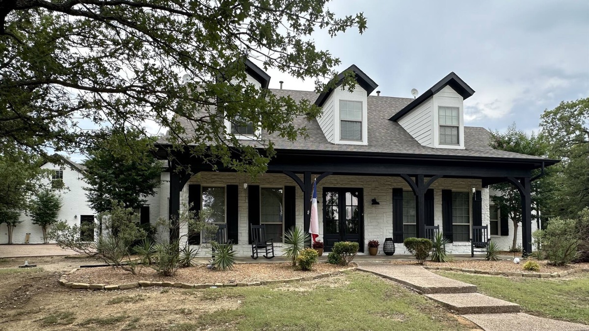 Bowie House | Modern Farmhouse for Large Family on 5 acres! Mins from Lake, Ponds & Kayaking