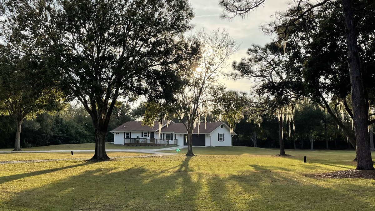 Braden River House | Modern farmhouse in the heart of UTC - Seclusion, yet close to everything!