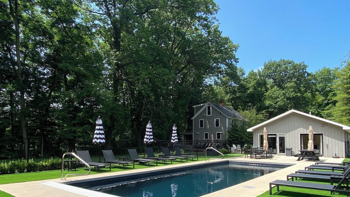 Three Oaks House | Modern Farmhouse w/ Pool, Hot Tub & Guest House, 5 mins to Beach