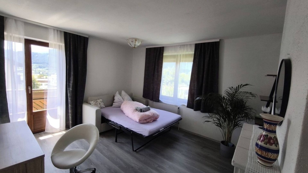 Hoetting Apartment | Modern Flat in Quaint Residence w. Idyllic Garden