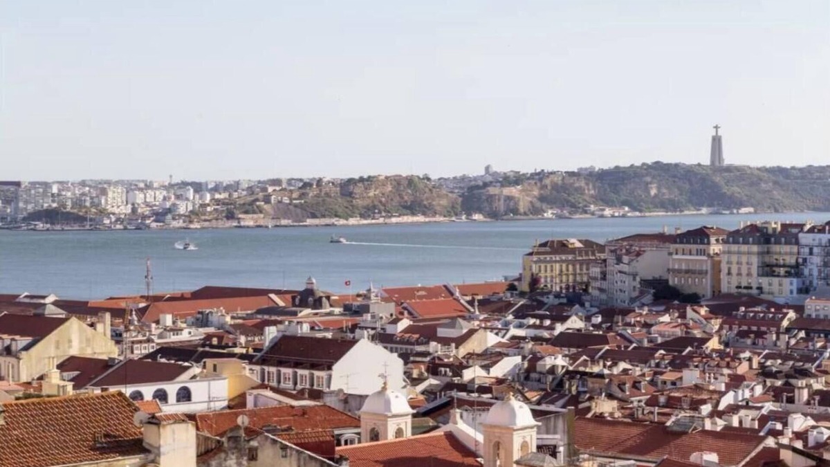 Santa Maria Maior Apartment | "Modern Flat with Balcony Overlooking Tagus River, Near Castelo
