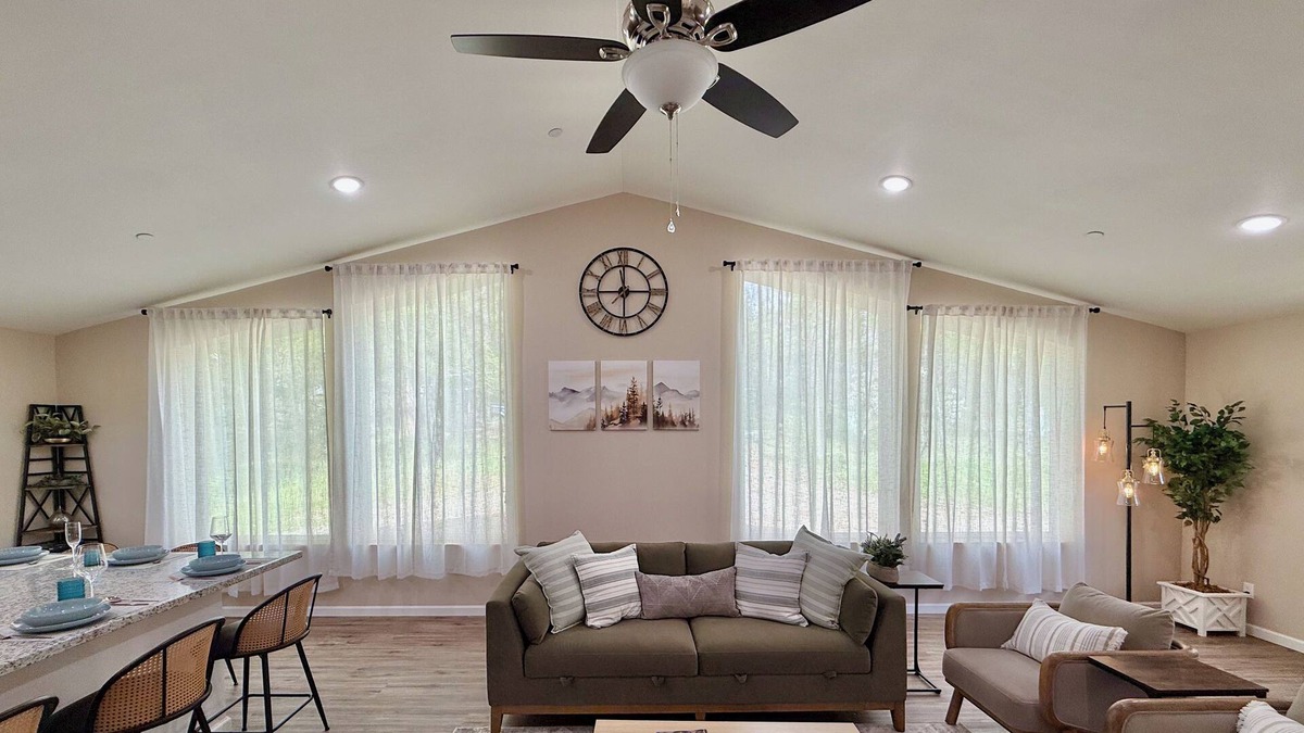 Mariposa House | Modern Forest Escape with Private Meadow 1 hr Yosemite Home Away From Home