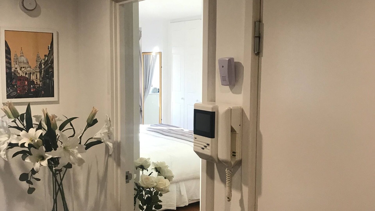 South Kensington House | Modern Fresh 2bed 2bath Cromwell Road