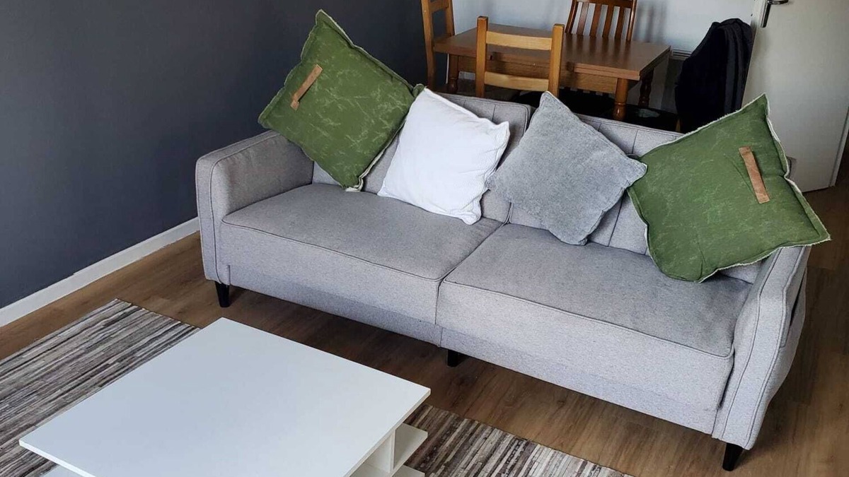L'Isle-Jourdain Apartment | Modern, fully-equipped apartment