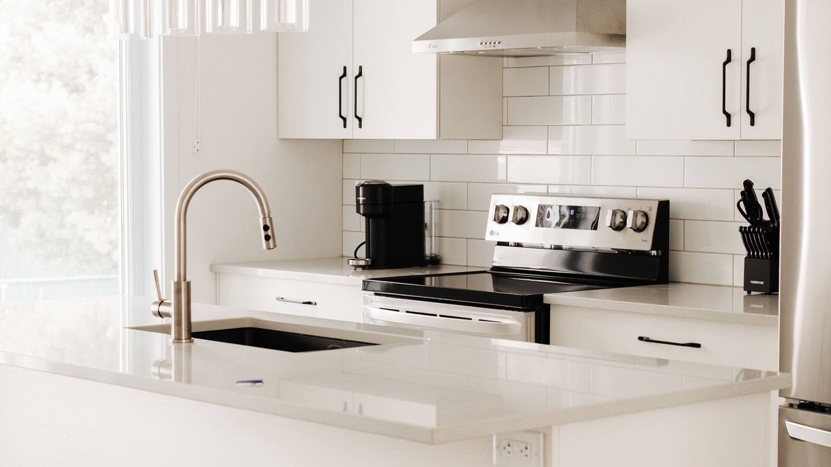 Saint-Hubert House | Modern Furnished House Near Dix30 & Downtown Montreal – Monthly Stays Welcome
