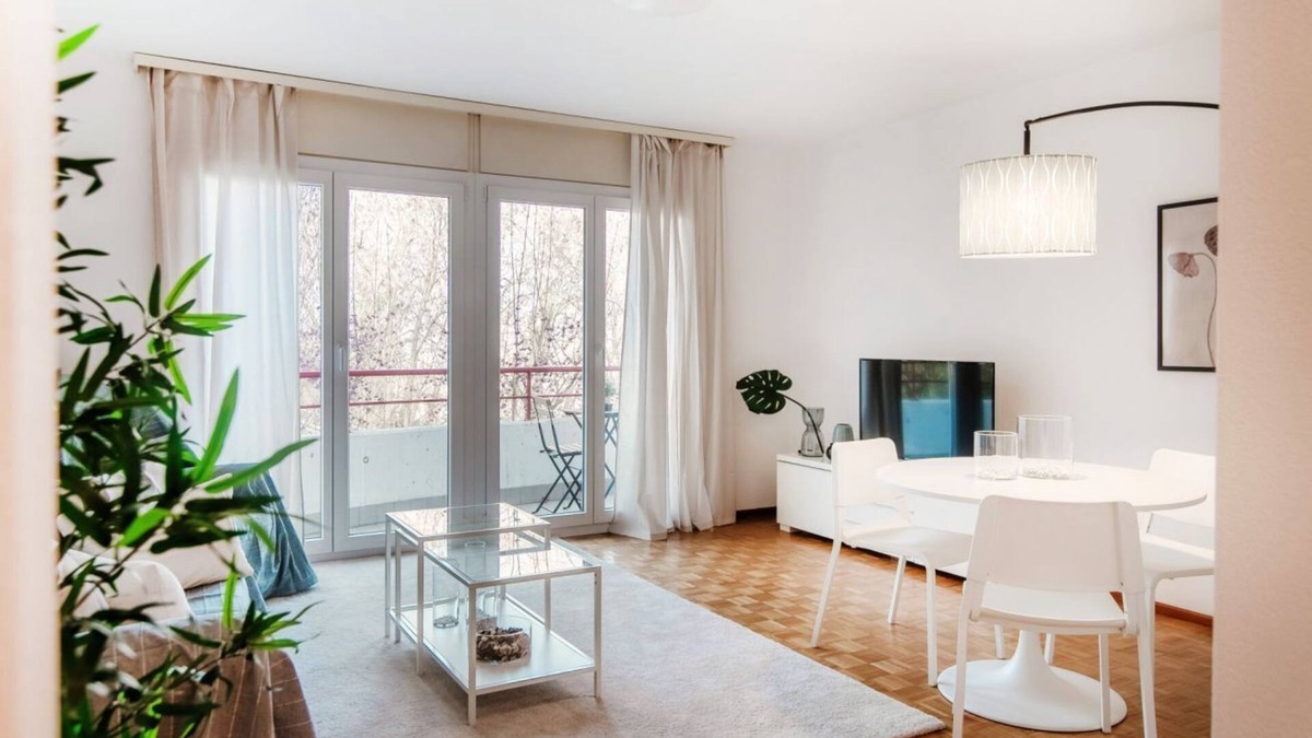Chiasso Apartment | Modern furnished two-bedroom near the Italian border (PINK FLAT)