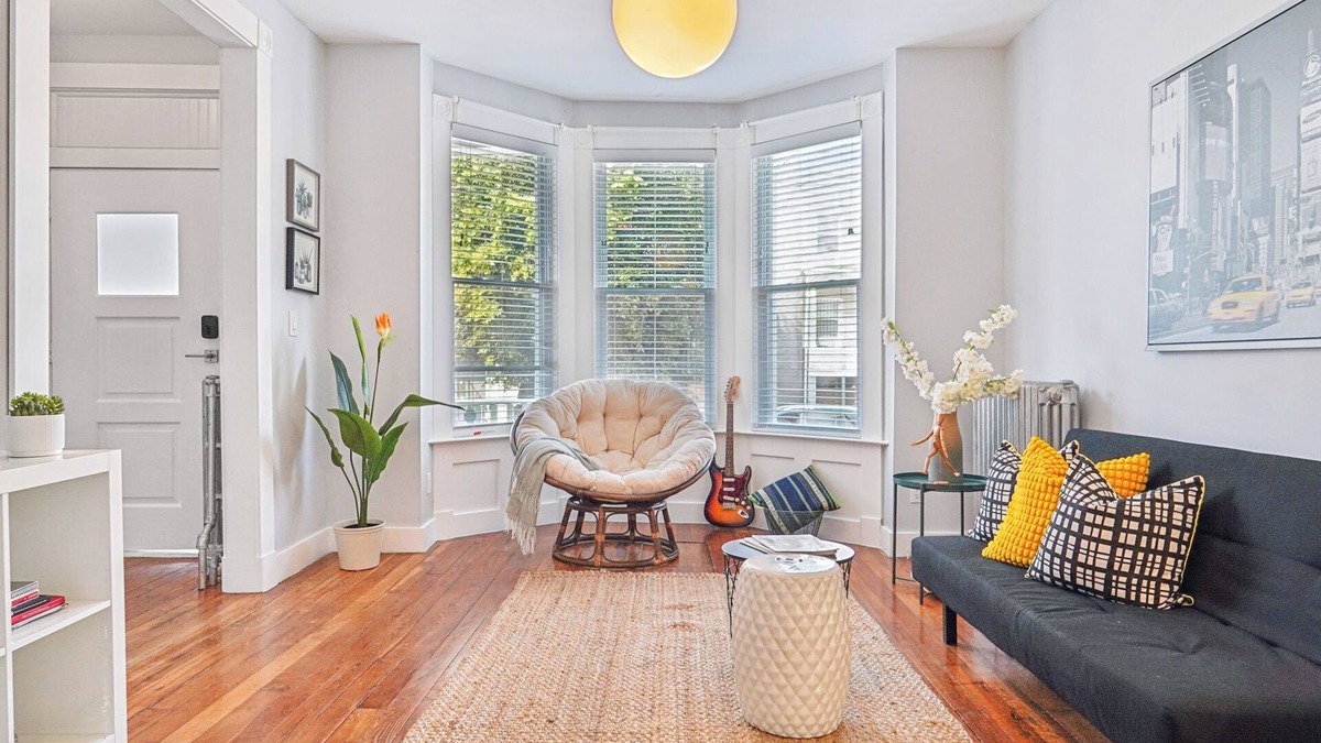 The Heights House | Modern Getaway - Near NYC - Walk to PATH Train