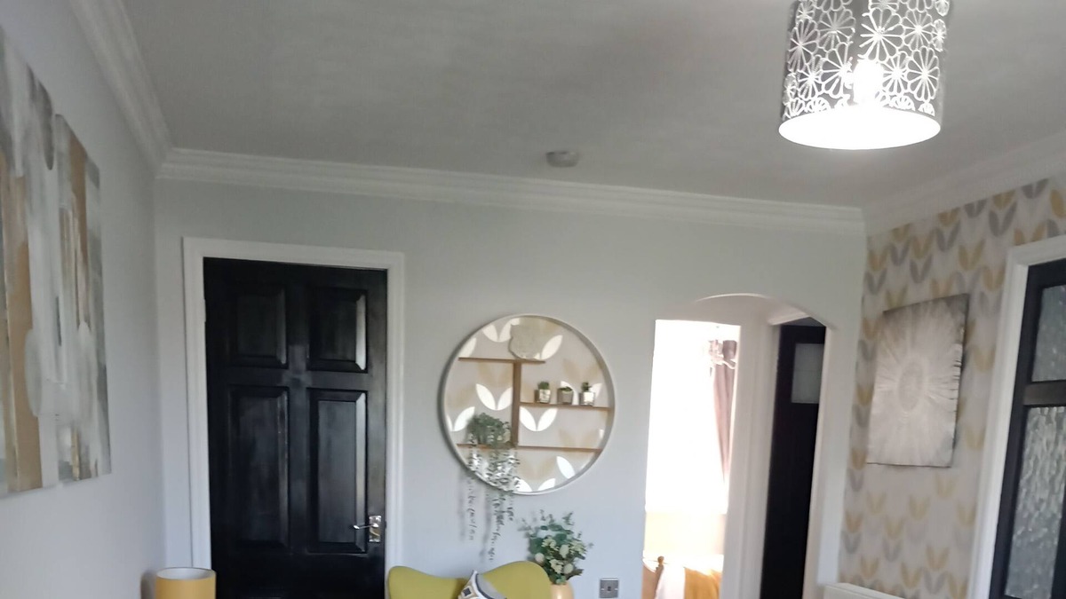 Boldon Colliery Apartment | Modern Ground Floor Flat, Surrounding Garden, 3 Mins Walk to T & W Metro Station