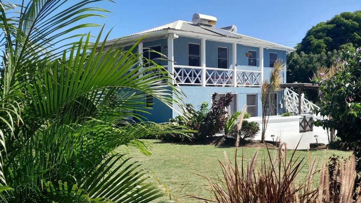 Oistins House | Modern, high standard, 100 metres to beach, short walk to Oistins