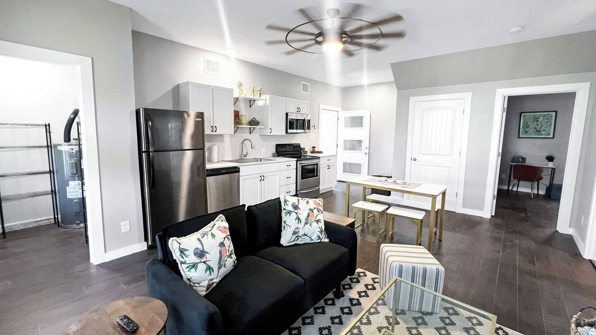 San Antonio House | Modern Historic Downtown Apartment