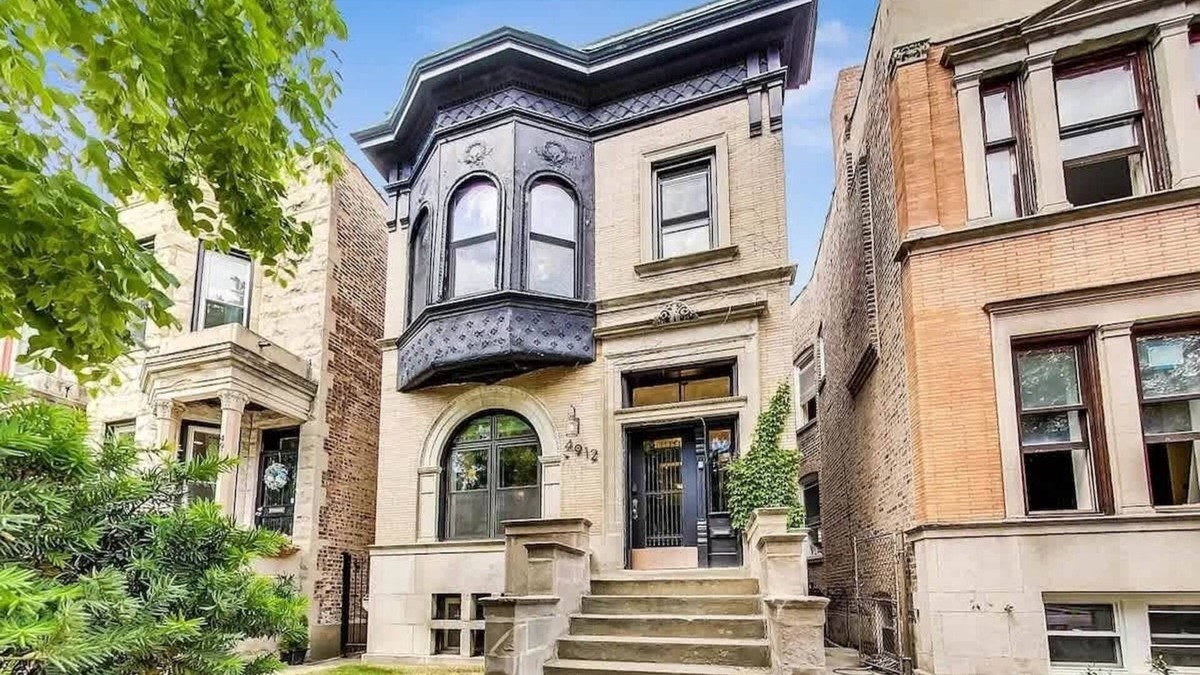 Grand Boulevard House | Modern Historic Greystone - Near Lake - Free Prkg