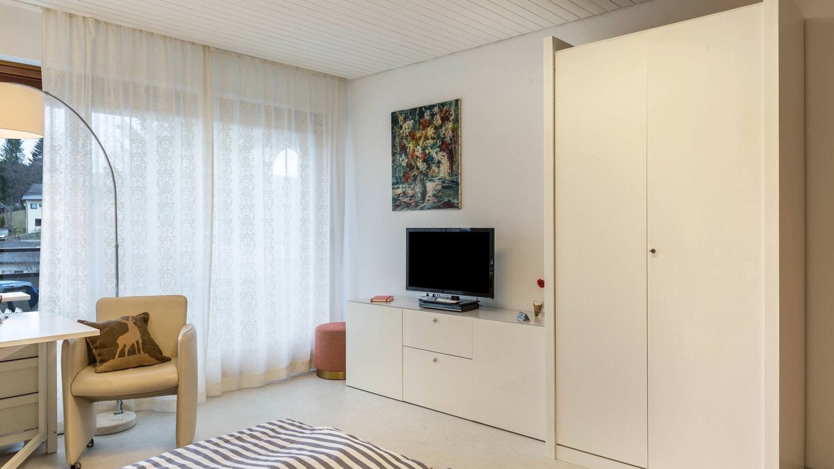 Schoenwald Apartment | Modern Holiday Apartment “Nina” with Mountain View, Balcony, Sauna & Pool