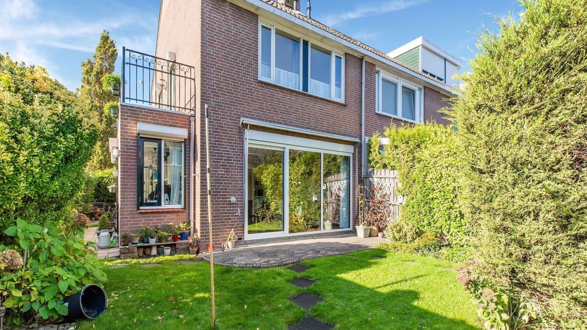 Monnickendam House | Modern Holiday Home in Monnickendam with Roofed Terrace
