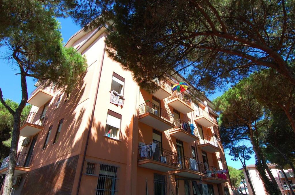 Rosapineta Apartment | Modern holiday home apartment in Rosolina with coastal view