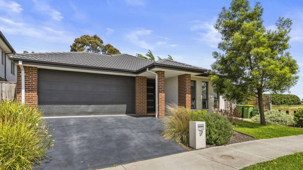 Officer House | Modern Holiday Home VIC Officer 5BR WiFi Parking