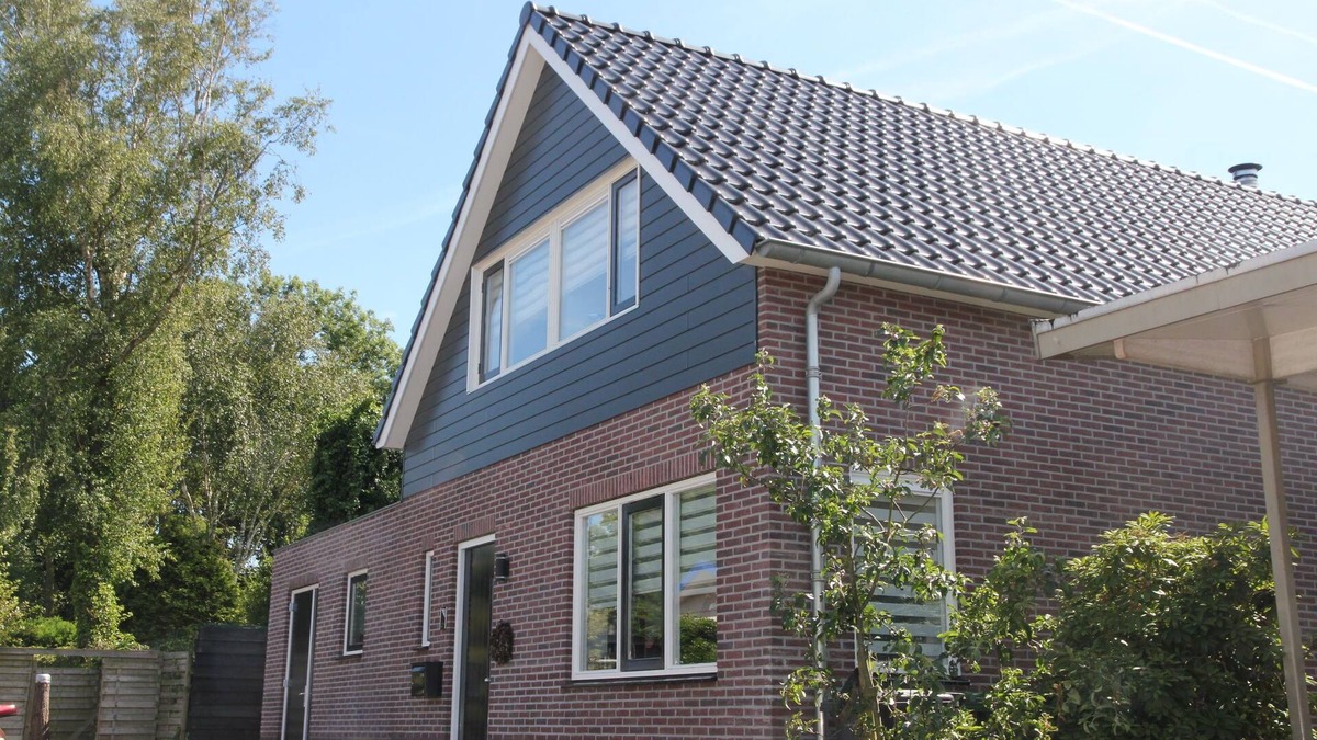 Limmen Villa | Modern holiday home with veranda in Limmen