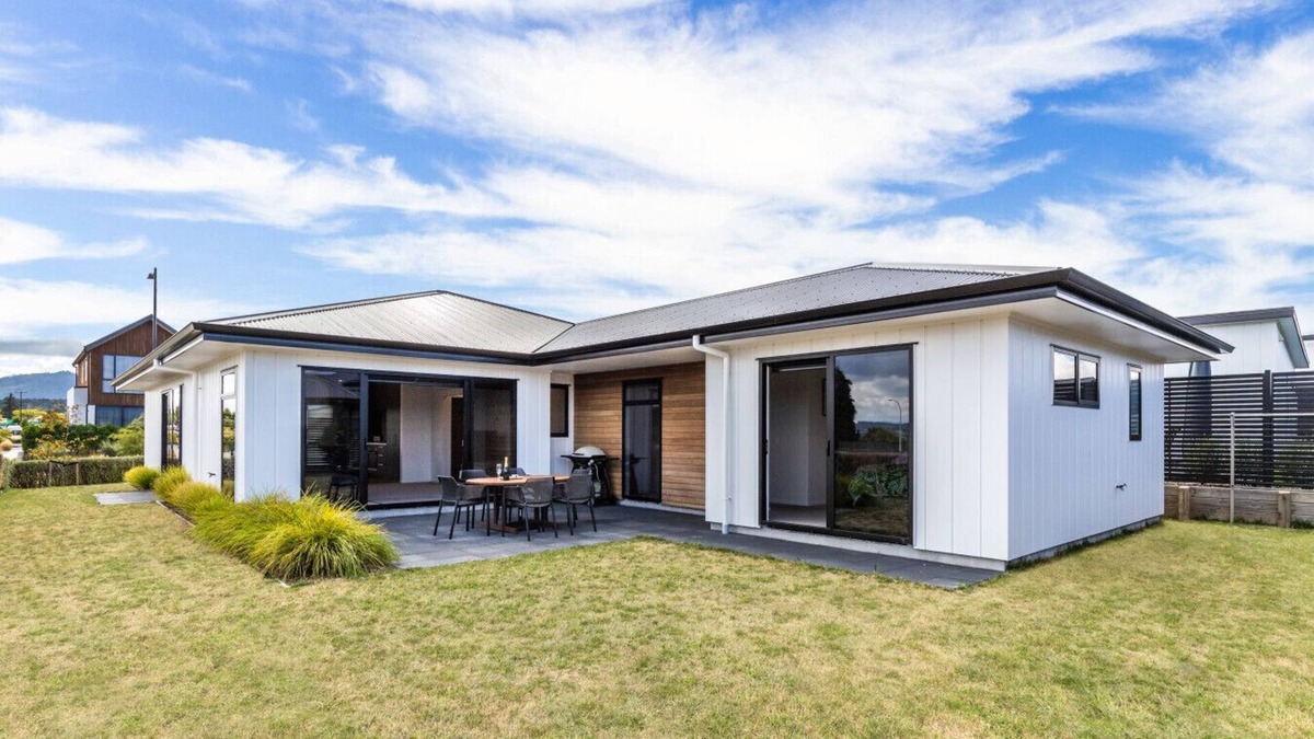Rainbow Point House | Modern Holiday Retreat – Relax & Unwind in Style