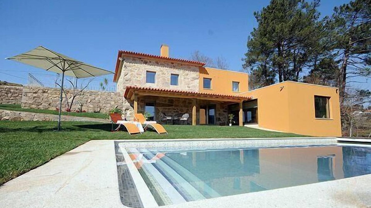 Cossourado House | Modern holiday villa for 10 people in Cossourado