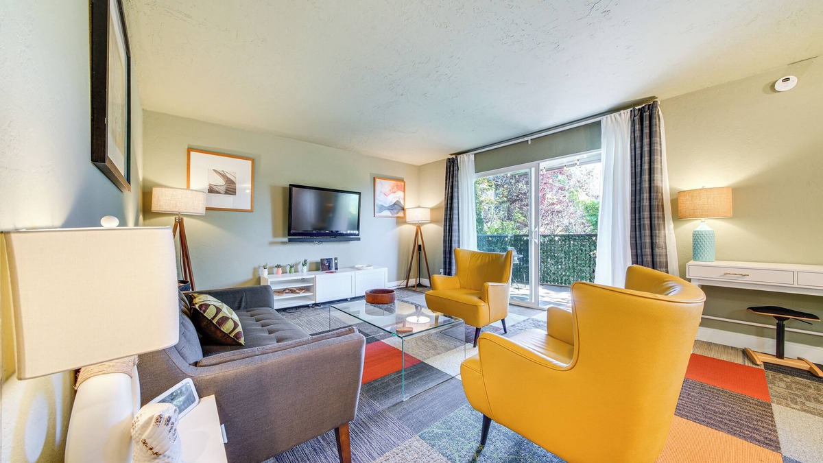 Renton Condo | Modern Home Between Seattle, Tacoma & SEA Airport